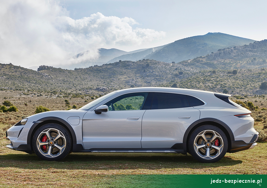 Premiera tygodnia - Porsche Taycan Cross Turismo - bok samochodu